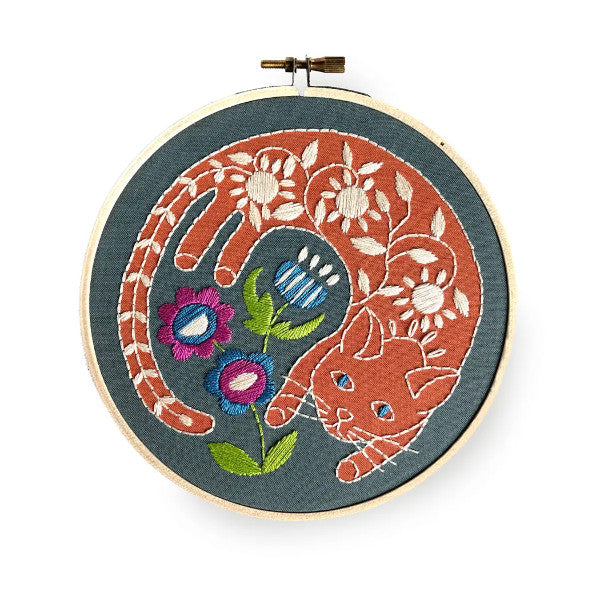 Garden cat embroidery kit