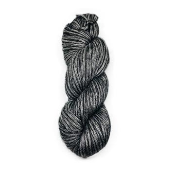 Illimani Amelie yarn in Charcoal