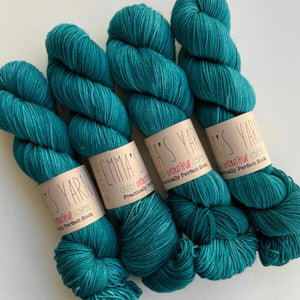 Tealicious yarn by Emma's Yarn