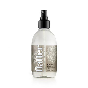 Soak Flatter smoothing spray in Lacey