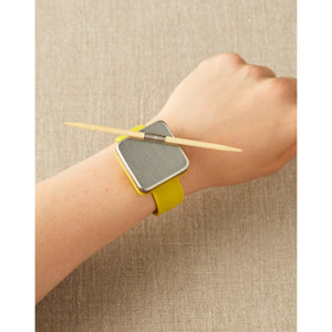 Cocoknits Makers Keep with a magnetic bamboo cable needle
