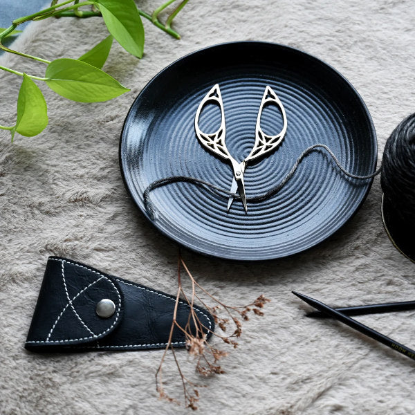 lantern moon scissors in leather case